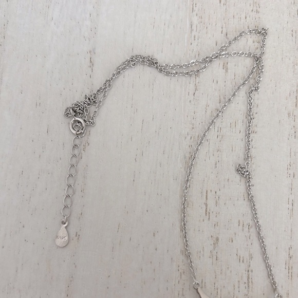 Elegant Silver Angel Wing Necklace - Picture 4 of 5